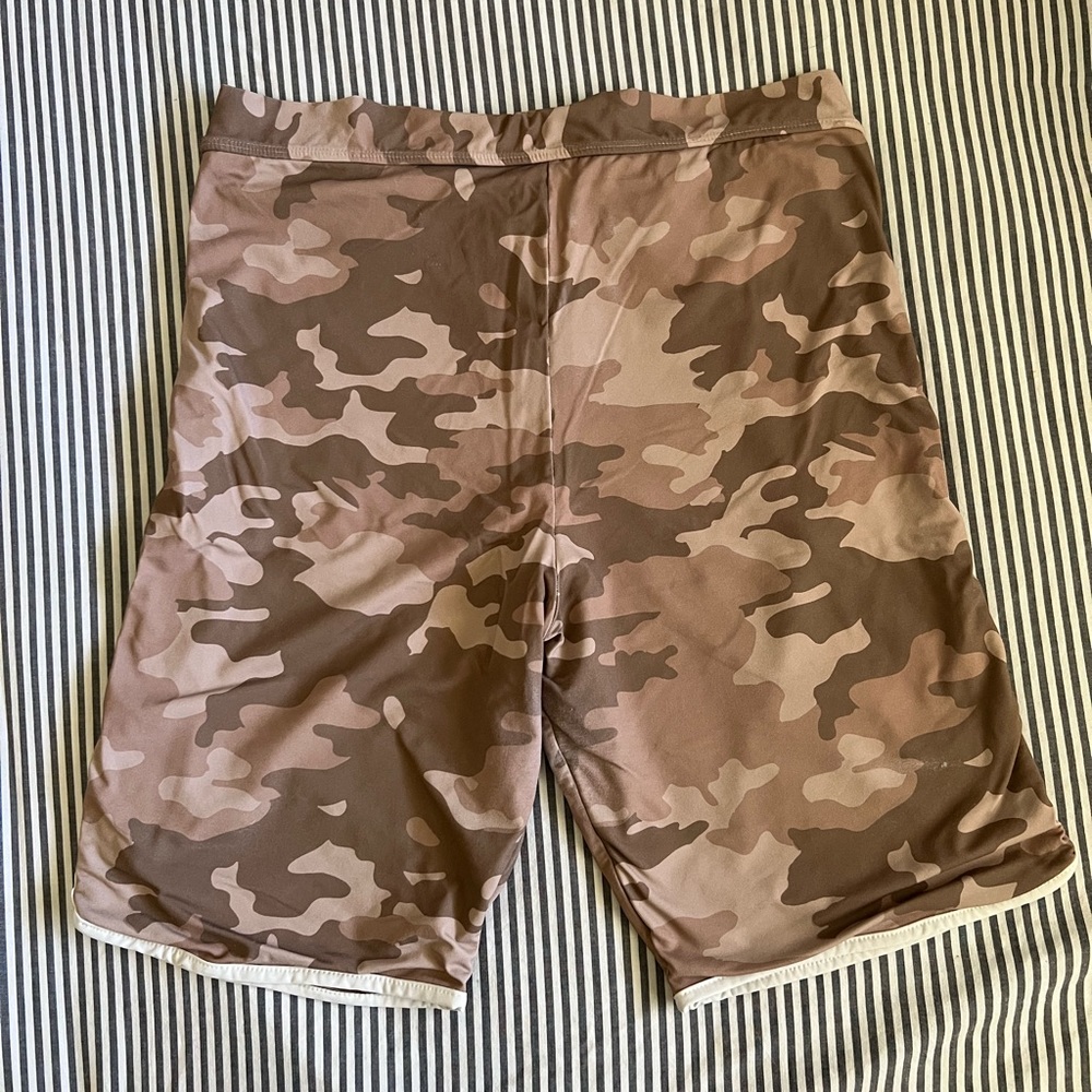 Acacia Fox biker short in Dakota Camo